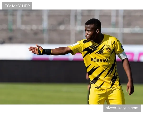 官方:多特蒙德与年轻中场穆科科完成续约,违约金条款达1.2亿欧元 官方:多特蒙德与年轻中场穆科科完成续约,违约金条款达1.2亿欧元